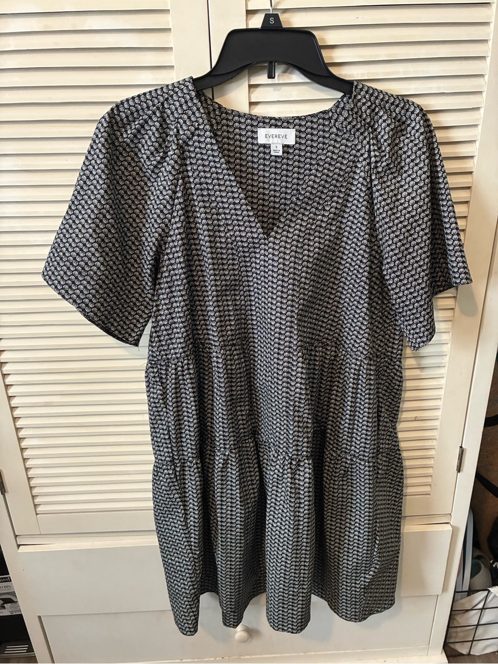 Evereve Black and White Printed V-Neck Tiered Midi Dress 100% Cotton